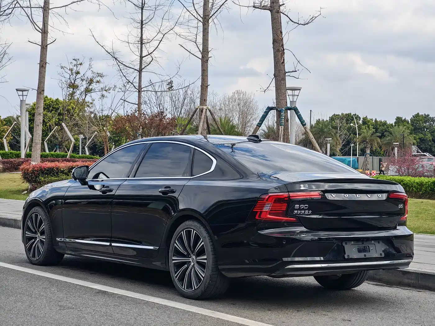 VOLVO S90
