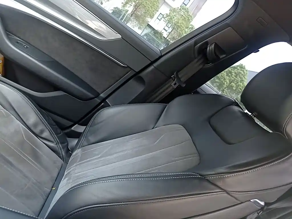 Фото 18 - Audi A6L