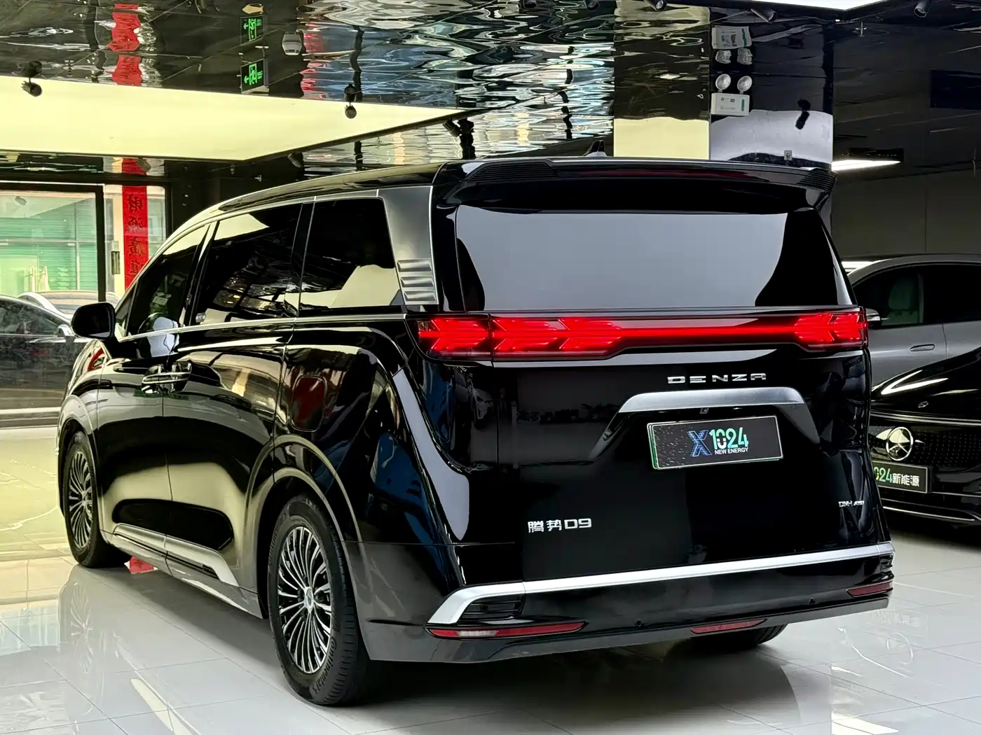 Denza D9 2024 DM-i 980 AWD Prestige фото 18