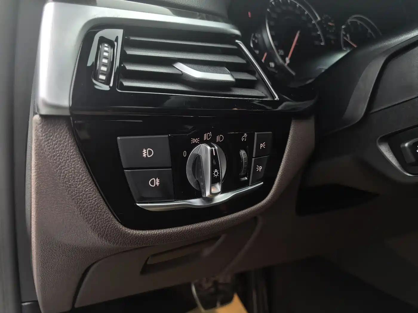 BMW 5 Series 2018 530Li Premium M Sport Package фото 34
