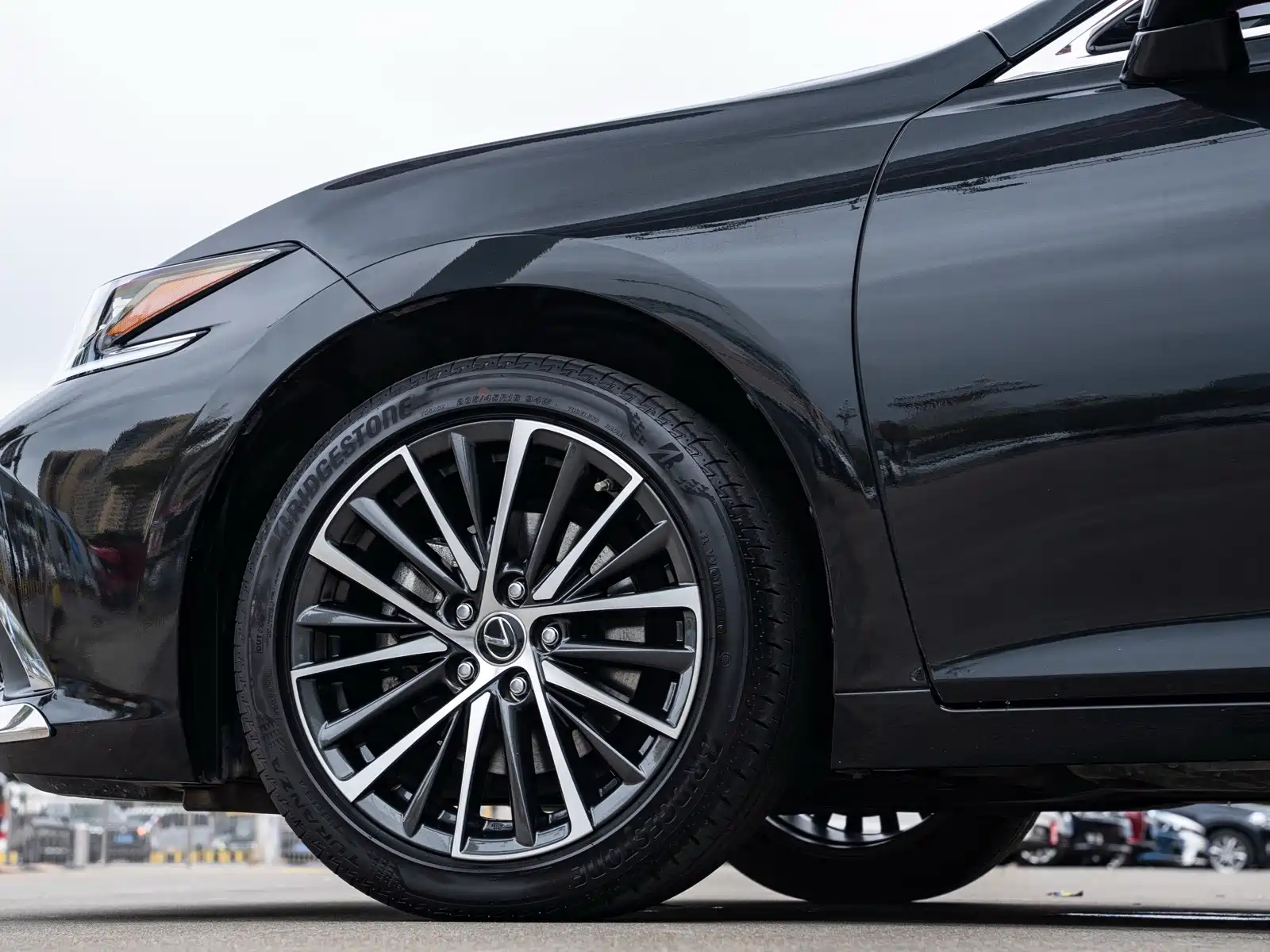 Photo 8 - Lexus ES