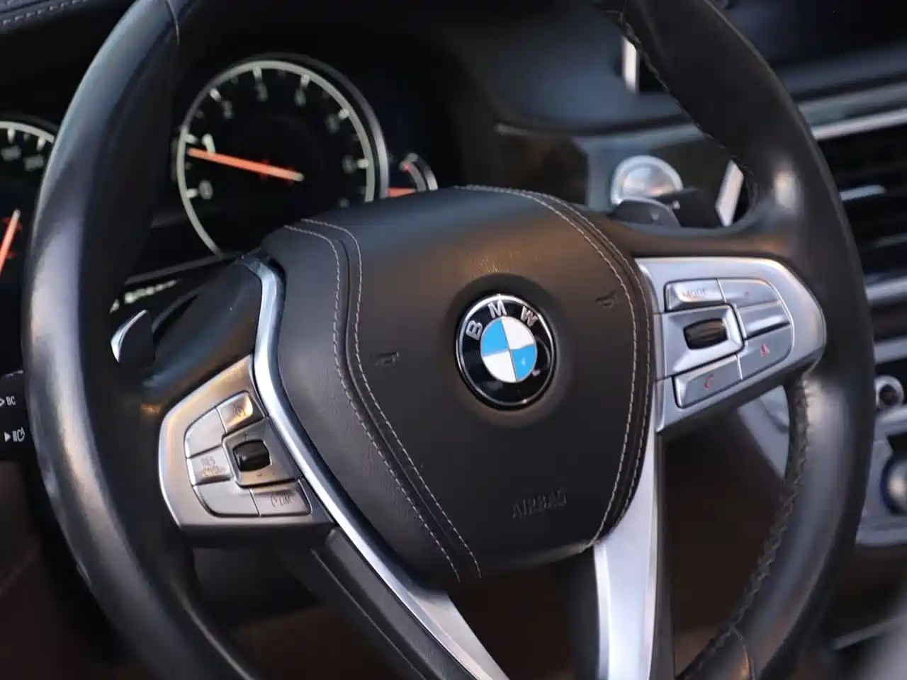 BMW 7 Series 2016 740Li Leading Edition фото 17