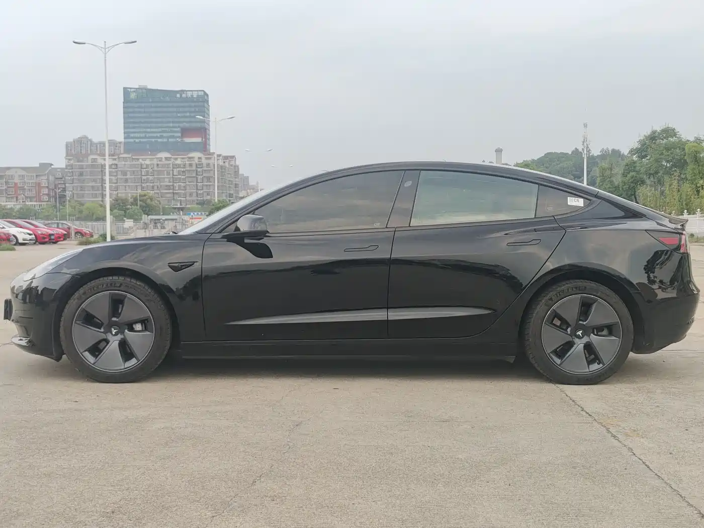 TESLA MODEL 3