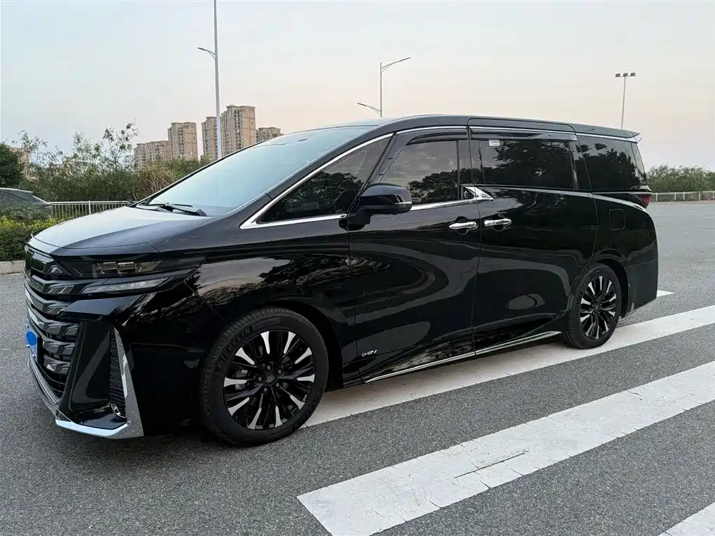 Toyota Vellfire 2023 Crown Hybrid 2.5L HV Premium фото 2