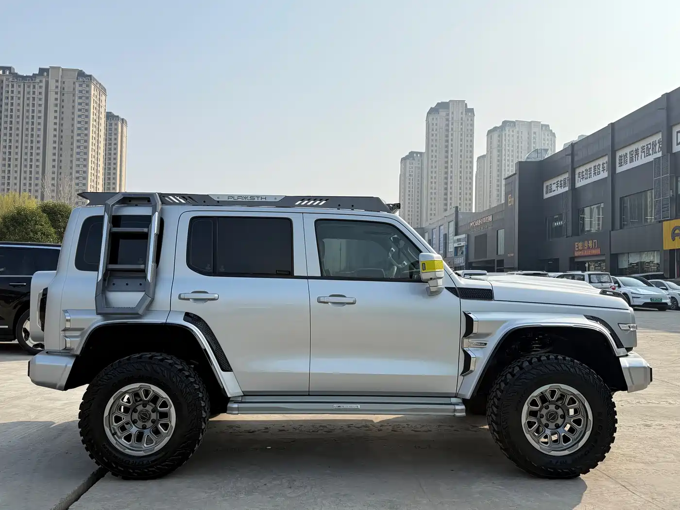 TANK CO CREATION TANK 300