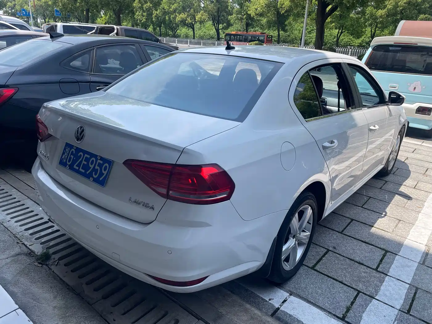 Volkswagen Lavida 2017 1.6L Automatic Trend Edition фото 4