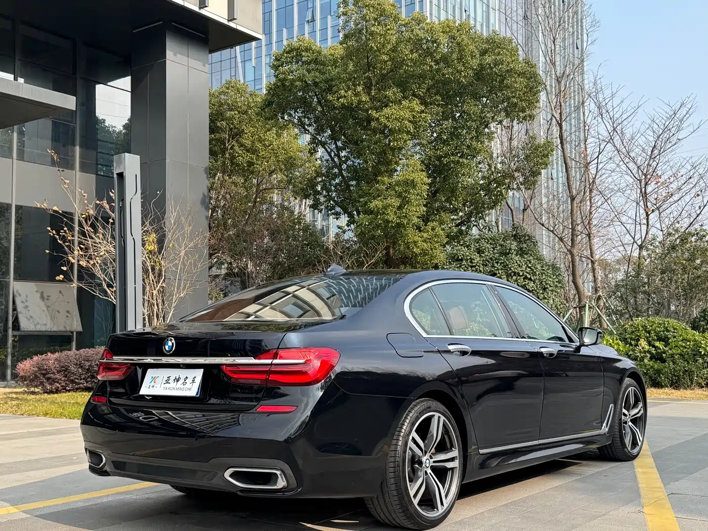 BMW 7 Series 2018 740Li xDrive Premium Type M Sport Package фото 6