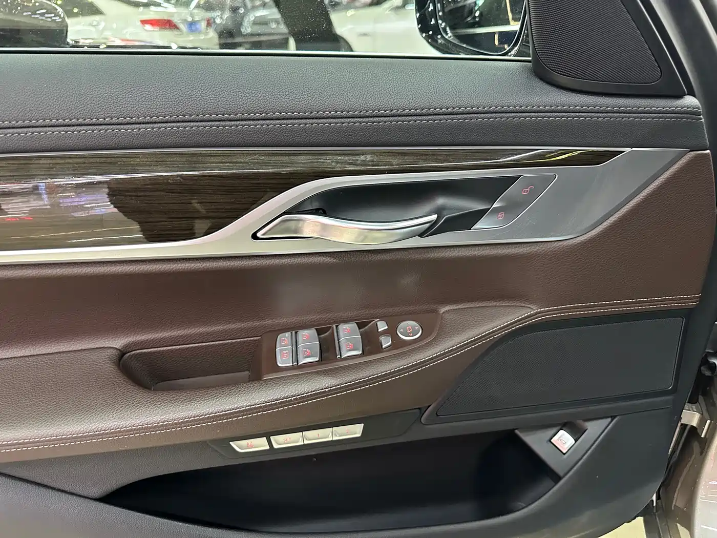 BMW 7 Series 2017 730Li Leading Edition фото 18