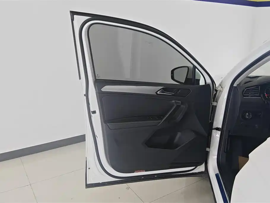 Volkswagen Tiguan L 2017 330TSI Automatic 2WD Luxury Edition фото 7