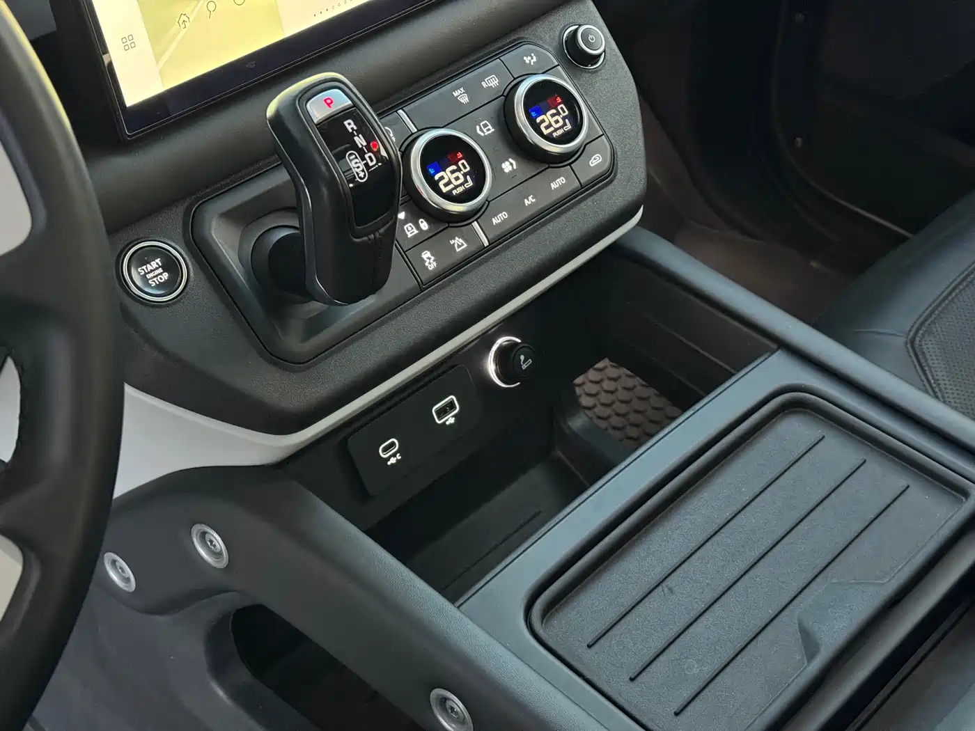 Land Rover Defender 2023 Model 110 3.0T P400 Dark Special Edition фото 17