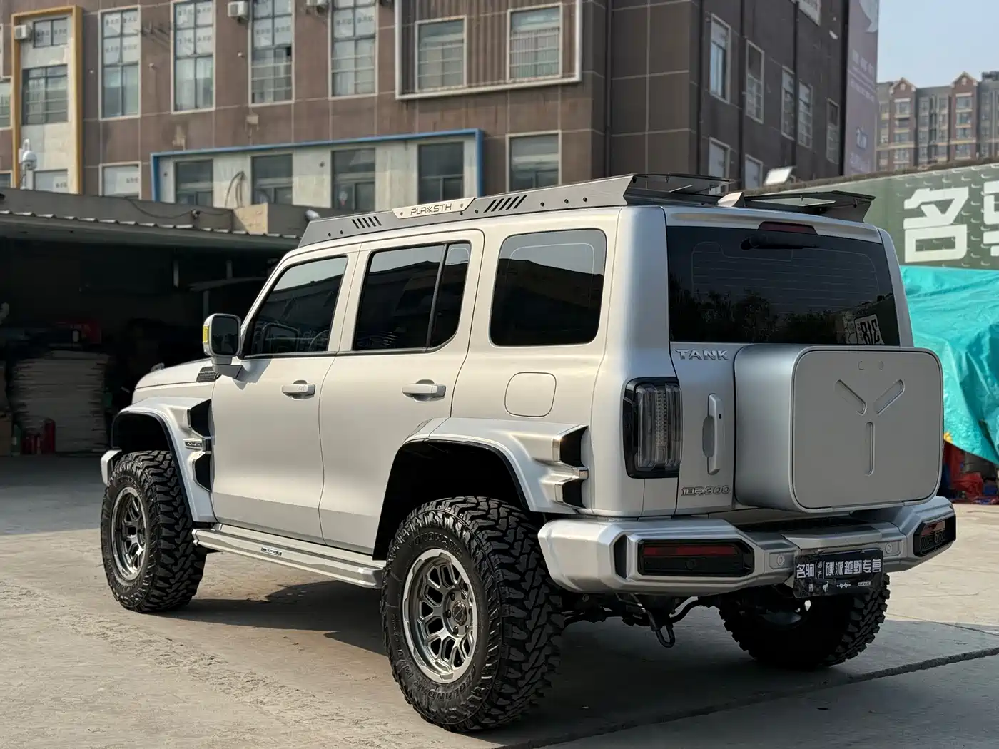 TANK CO CREATION TANK 300