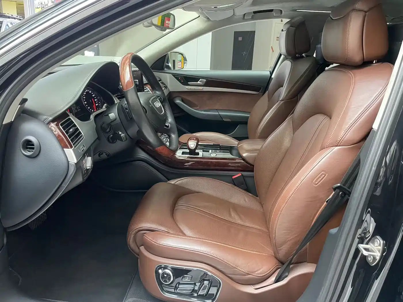 Audi A8 2012 A8L 6.3 FSI W12 quattro фото 5