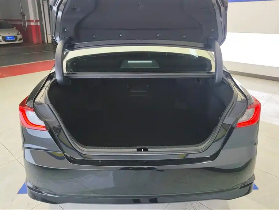 Toyota Camry 2024 Hybrid 2.0HE Elite Edition фото 4