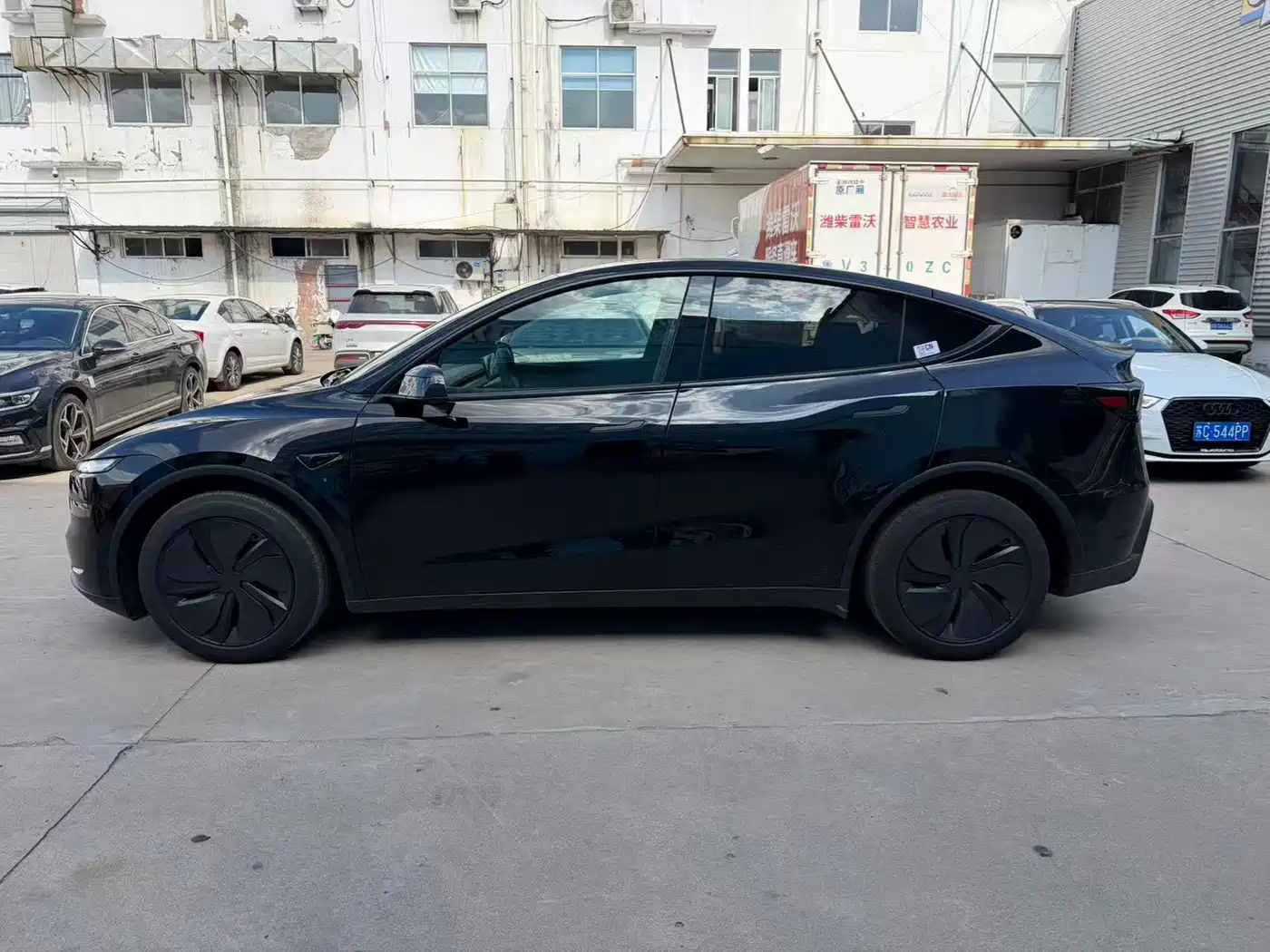 Tesla Model Y 2026 2026 Rear-Wheel Drive