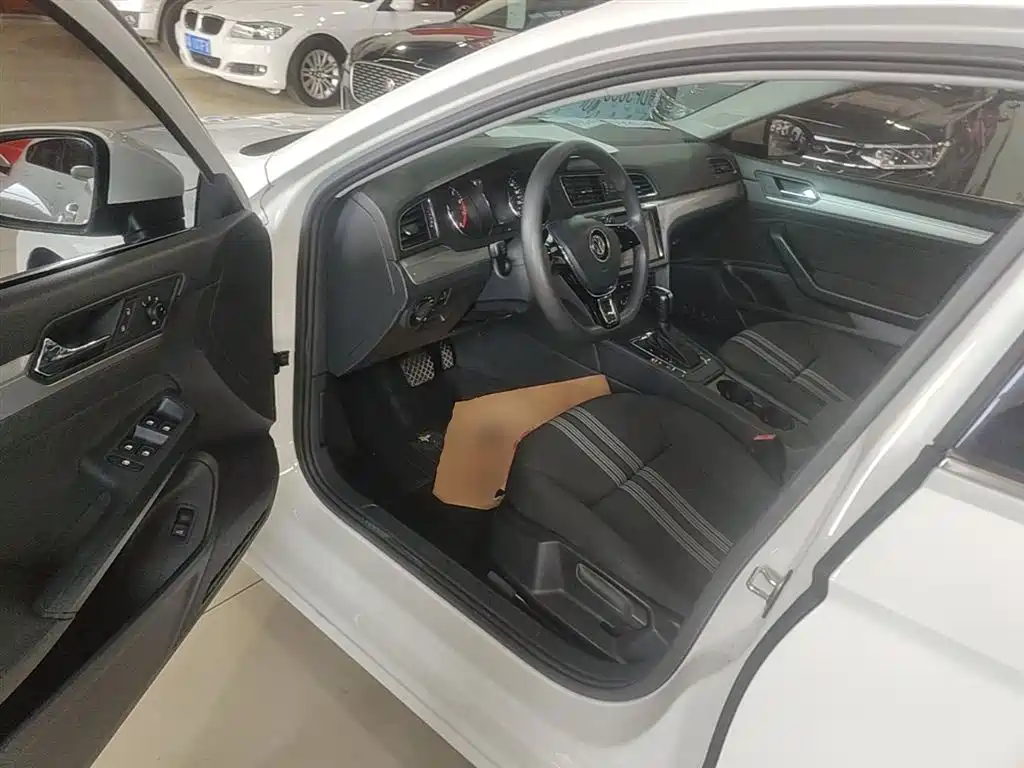 Volkswagen Lamando 2017 230TSI DSG Trend Edition фото 16