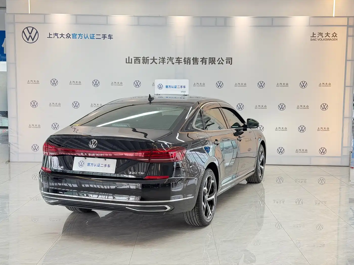 Volkswagen Passat 2023 330TSI Starlight Premium Edition фото 2