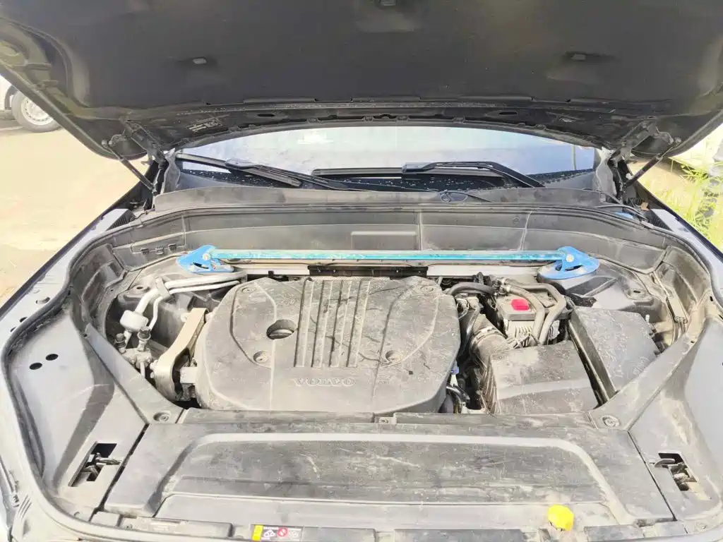 Фото 9 - Volvo XC90
