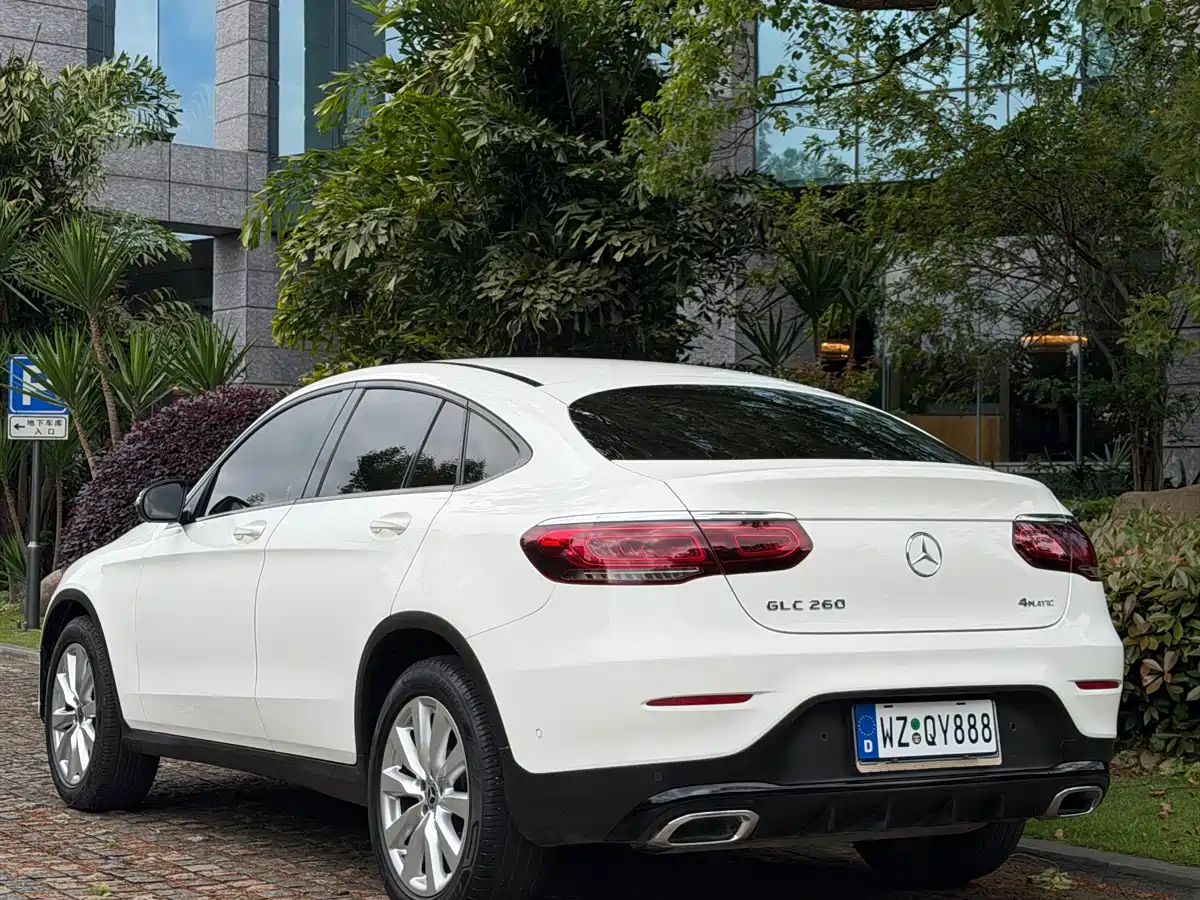 Mercedes-Benz GLC Coupe 2021 GLC 260 4MATIC Coupe SUV фото 4