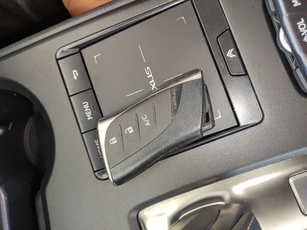 Lexus UX Electric 2021 2020 300e Pure Yue Edition