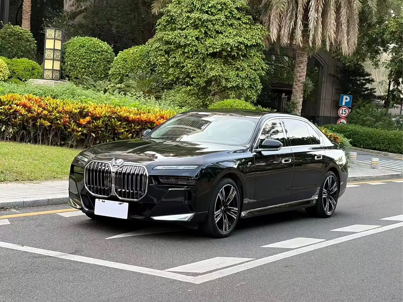BMW 7-SERIES