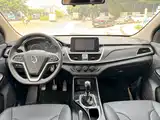 Photo 5 - Baojun 730