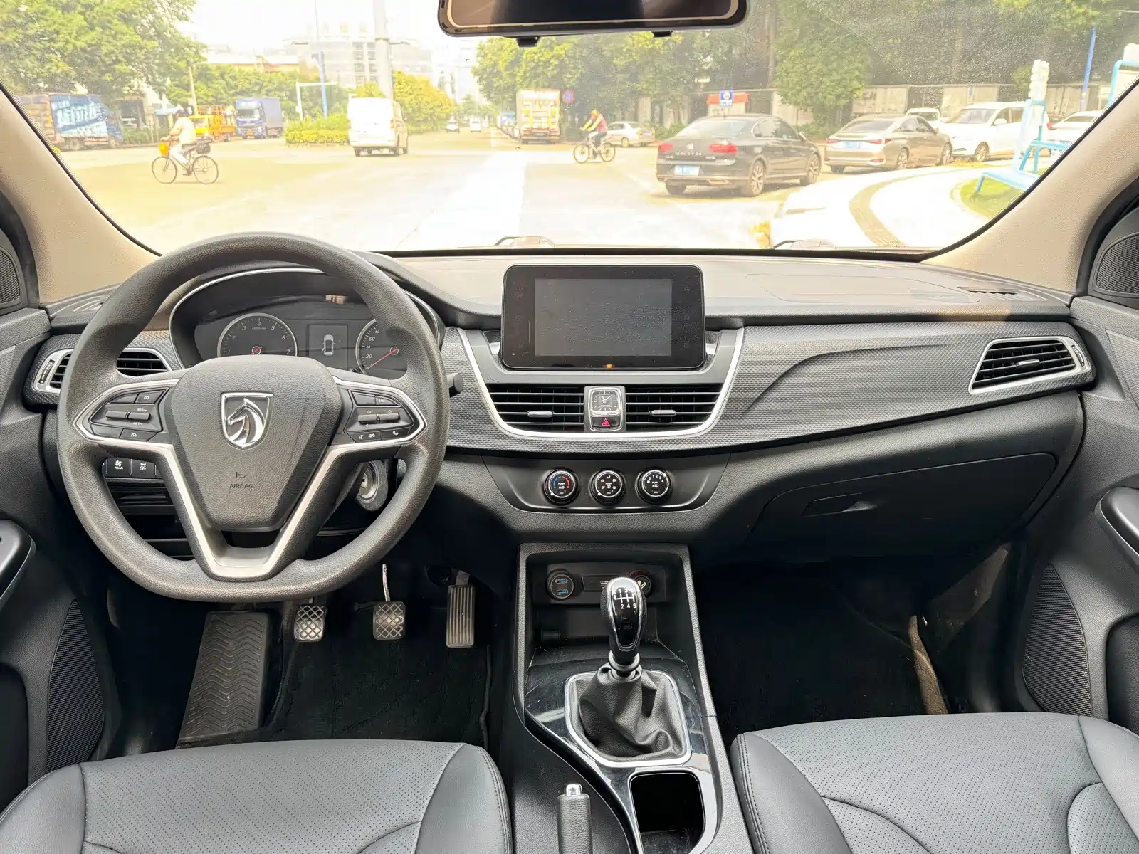 Photo 5 - Baojun 730