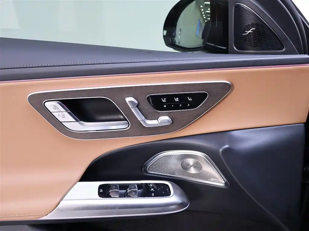 Mercedes-Benz E-Class 2025 E 300 L Luxury фото 17