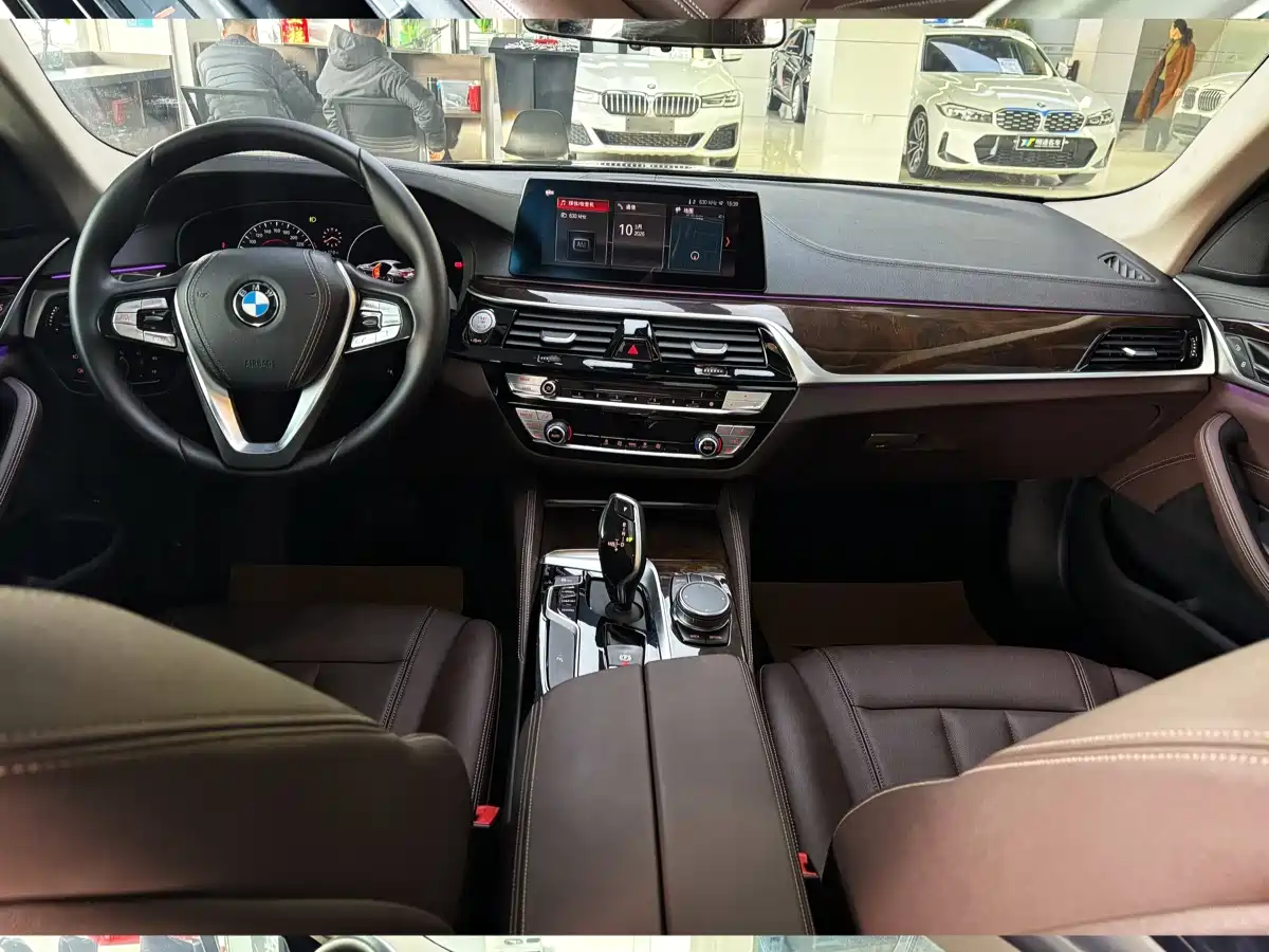 BMW 5 Series 2019 525Li Luxury Package фото 13