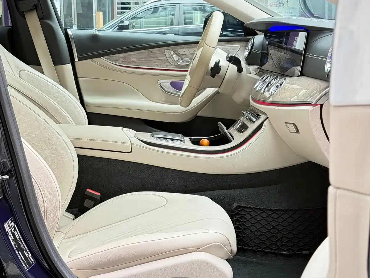 Mercedes-Benz CLS 2018 CLS 300 Luxury фото 17
