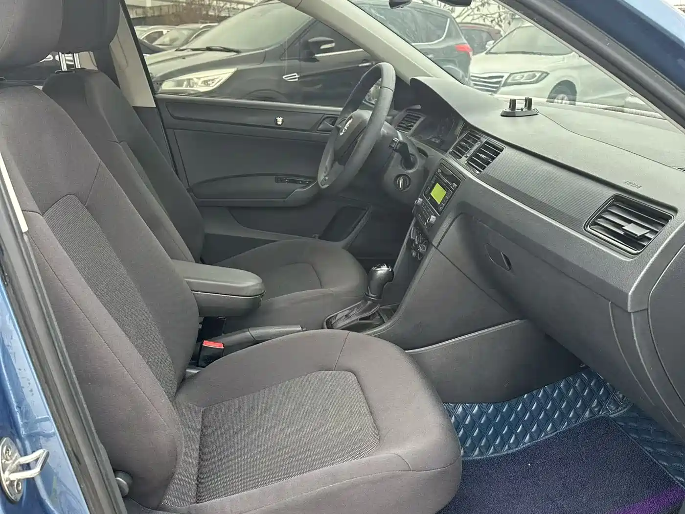 Škoda Skoda Rapid Spaceback 2016 Facelift 1.6L Automatic Forward Edition фото 8