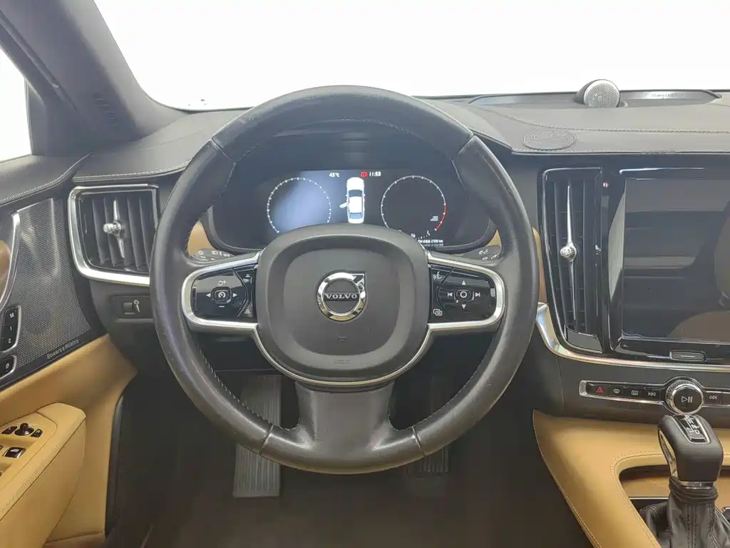 Фото 11 - Volvo S90