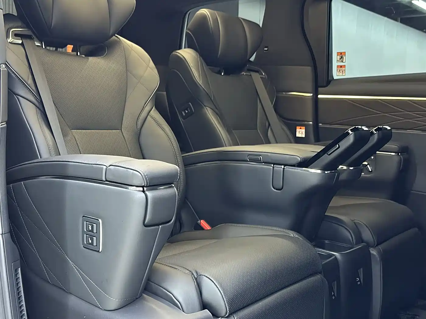 Toyota Alphard 2024 Hybrid 2.5L Ultimate Enjoyment Edition фото 10