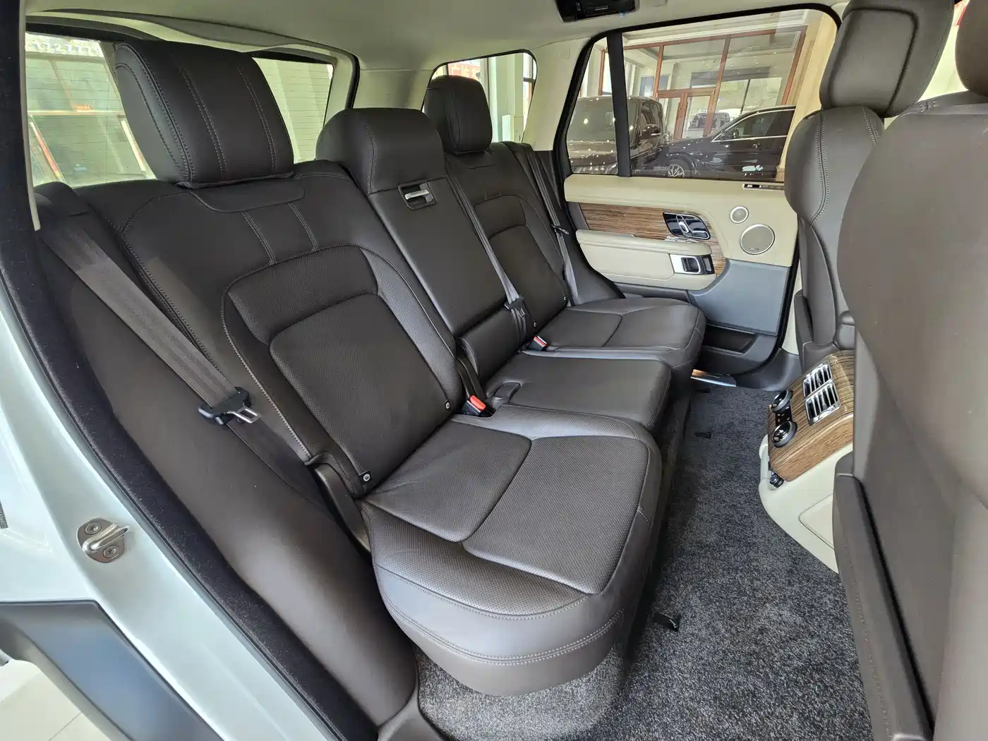 Land Rover Range Rover 2019 3.0 SCV6 Heritage Edition фото 16