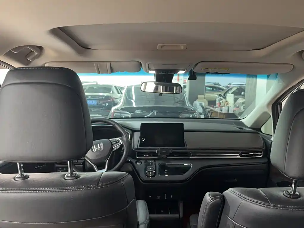 Фото 11 - Honda Odyssey