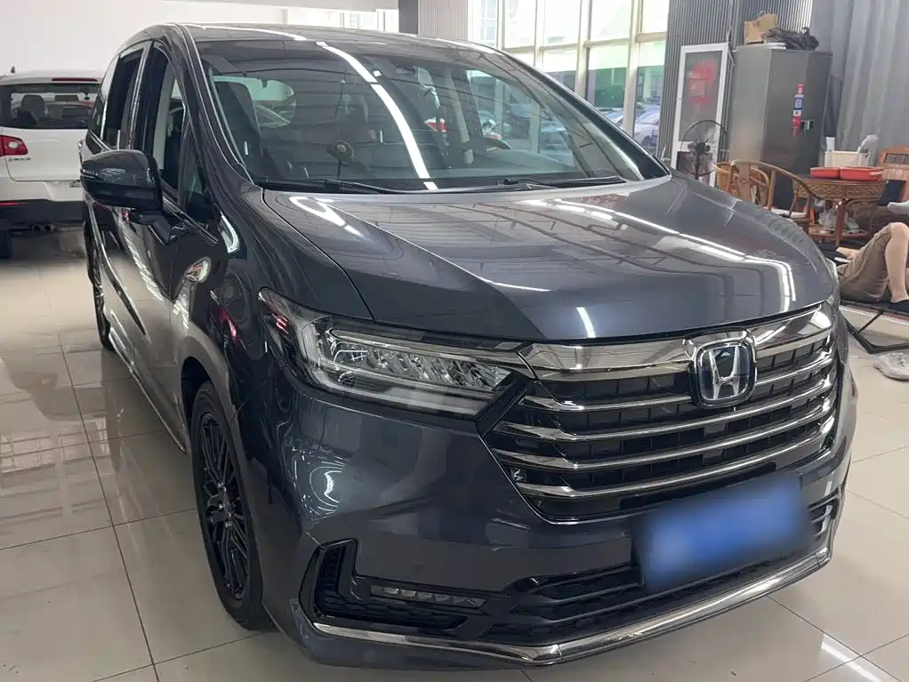 Фото 10 - Honda Odyssey