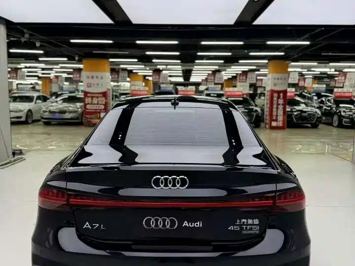 Audi A7L 2024 45 TFSI quattro Black Warrior Edition фото 4