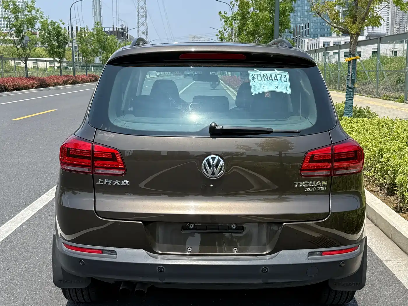 VOLKSWAGEN TIGUAN