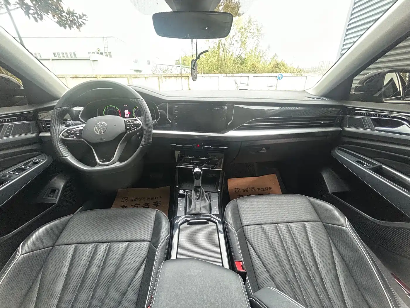 Volkswagen Passat 2024 380TSI Luxury фото 10