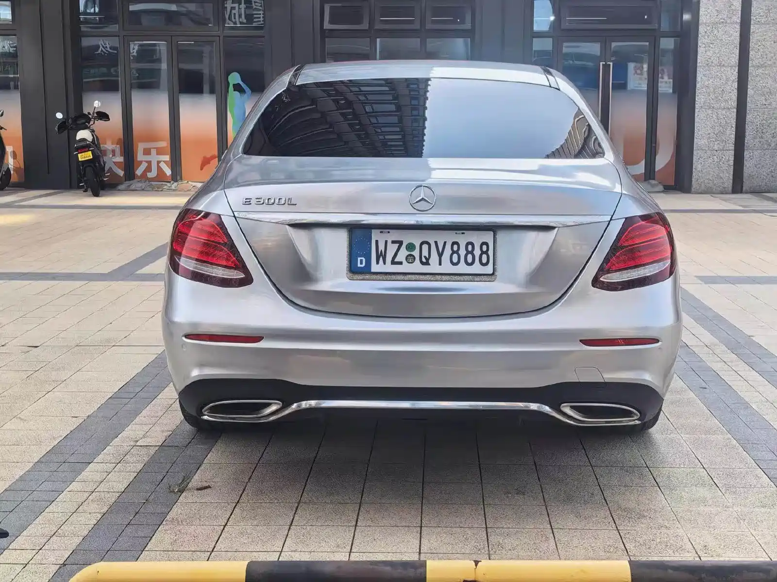 Фото 8 - Mercedes-Benz E-Class