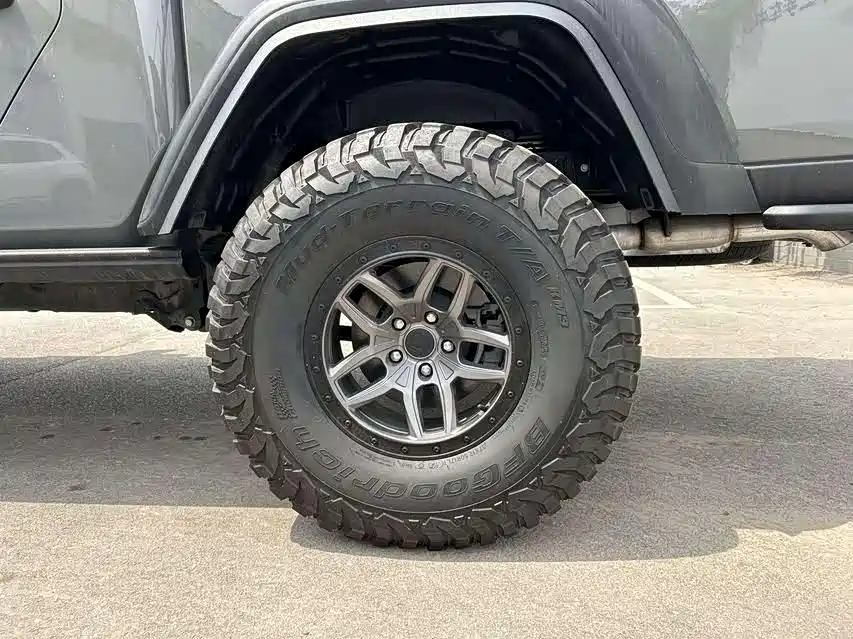 Photo 14 - Jeep Gladiator
