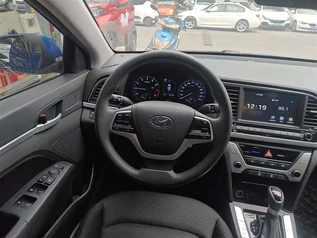 Hyundai Elantra 2016 Model 1.6L Automatic Smart Elite фото 11