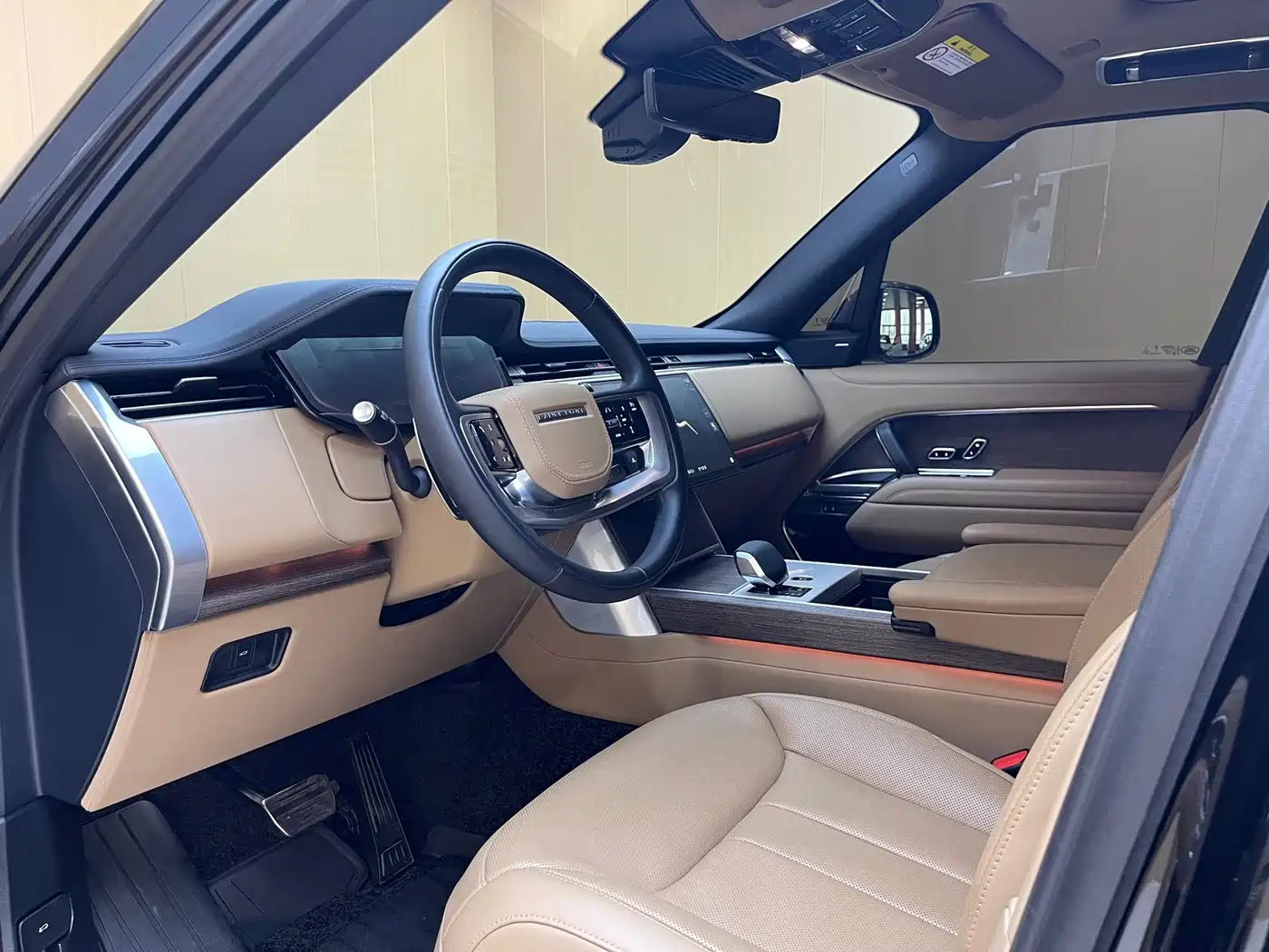 Land Rover Range Rover 2025 2025 3.0 L6 400PS Flourishing Era Extended Wheelbase