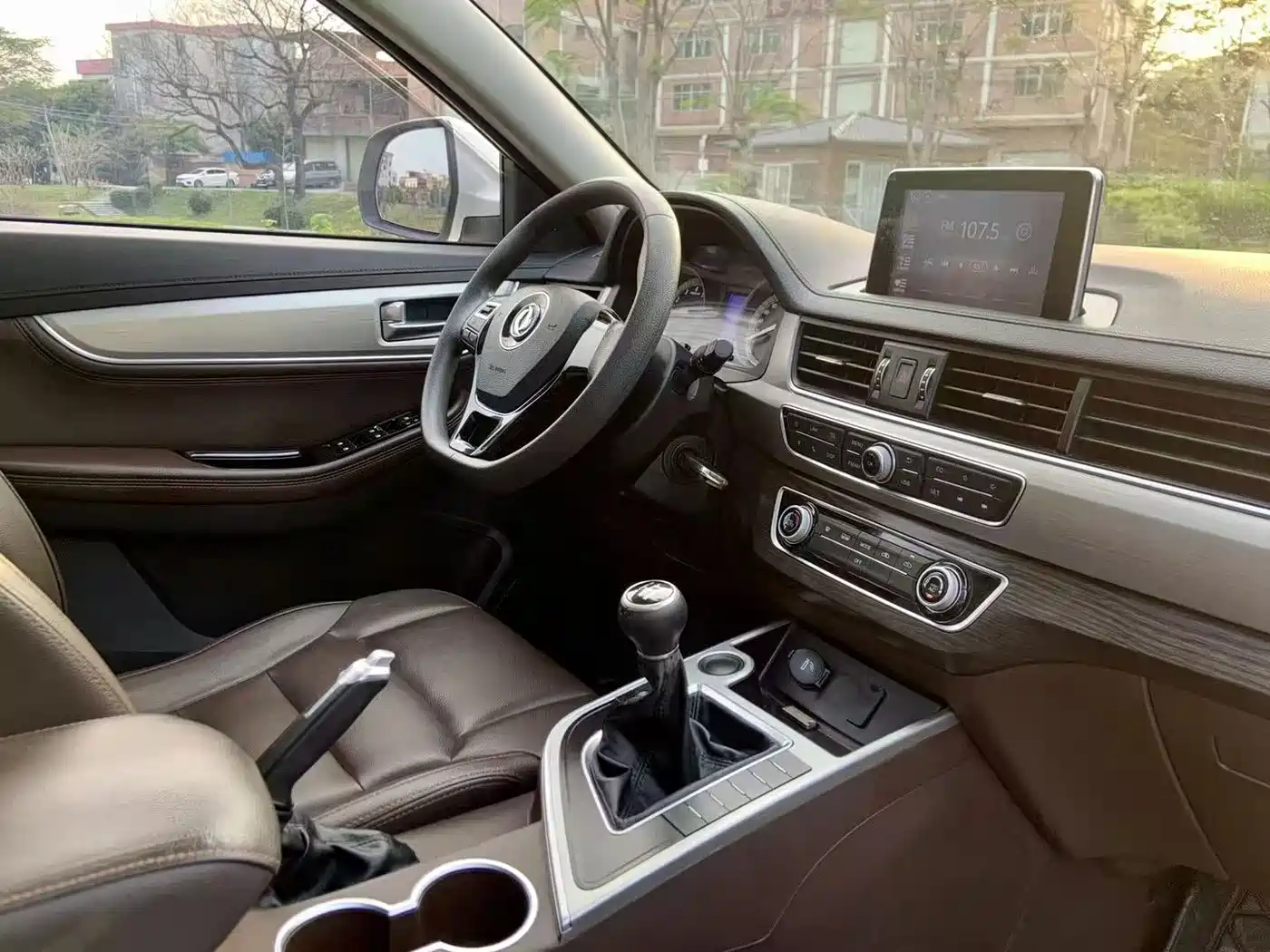 Dongfeng Fengxing Jingyi X5 2017 2017 1.6L Manual Luxury Model