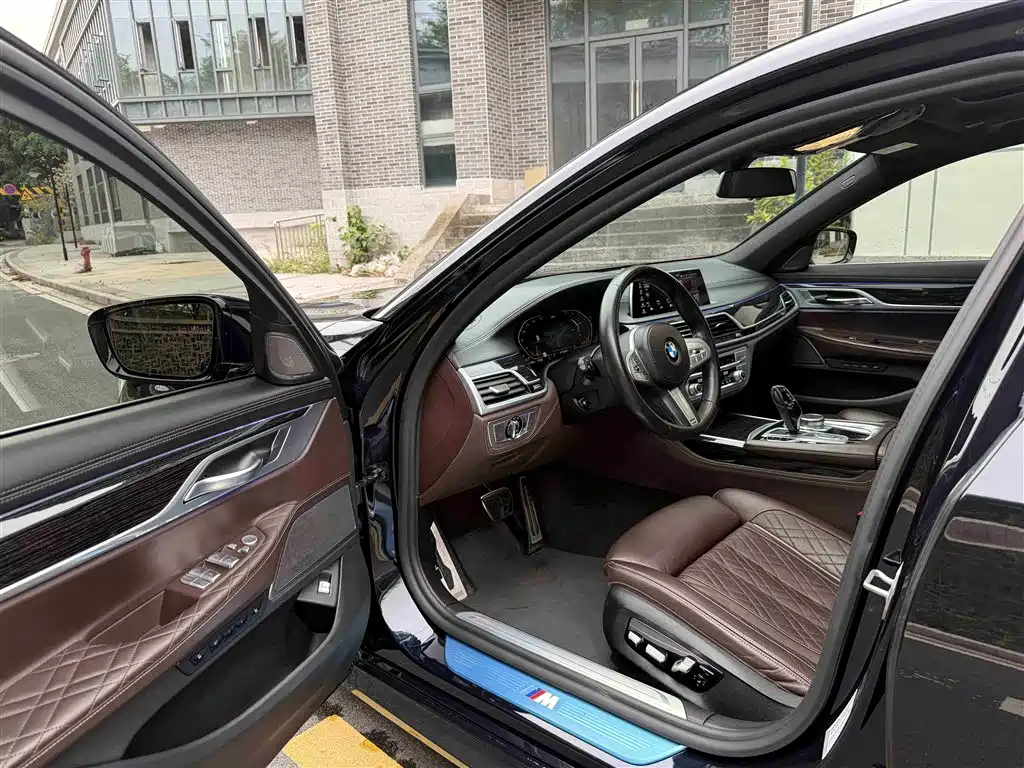 BMW 7 SERIES