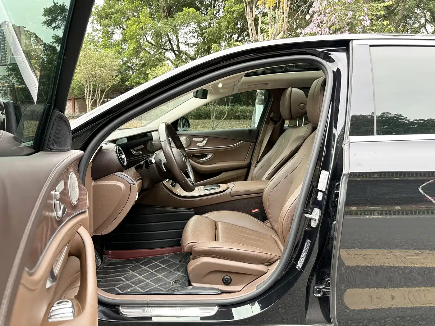 Mercedes-Benz E-Class 2022 E 300 L Luxury фото 8