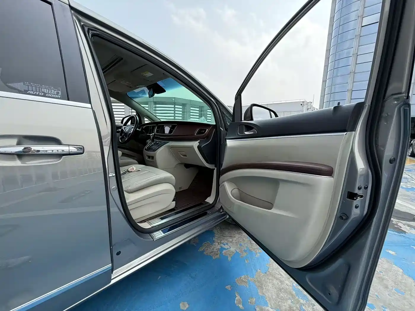 Buick GL8 2018 28T Luxury Model China VI фото 12