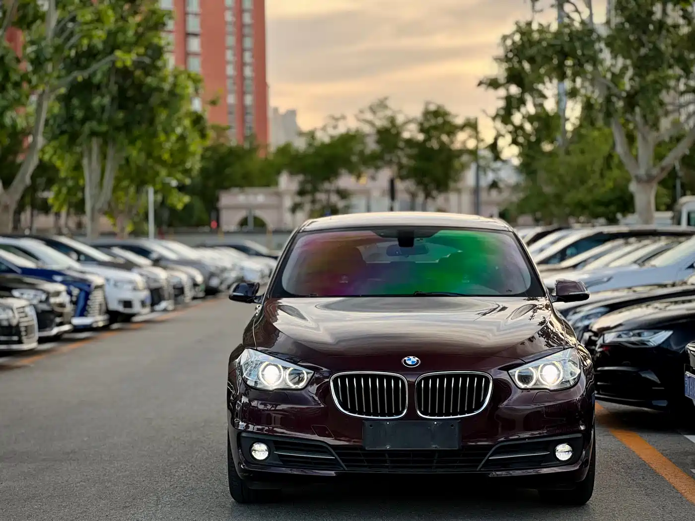 BMW 5 Series GT 2015 528i Leading фото 2
