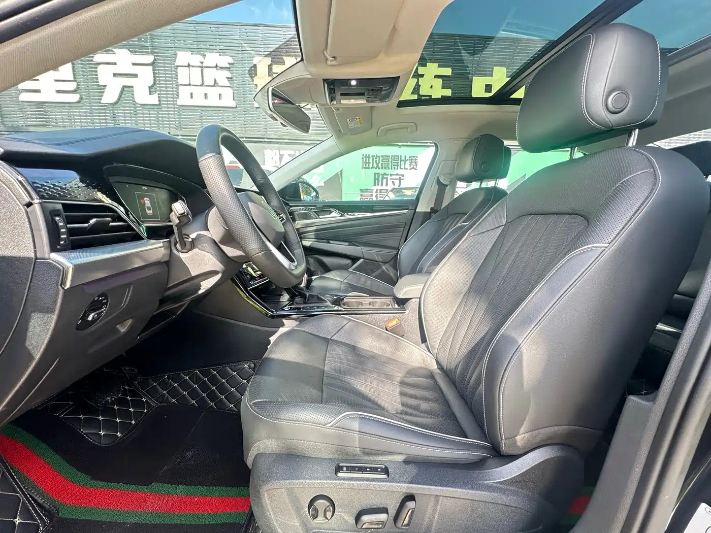 Volkswagen Passat 2022 330TSI Starlight Luxury Edition фото 14