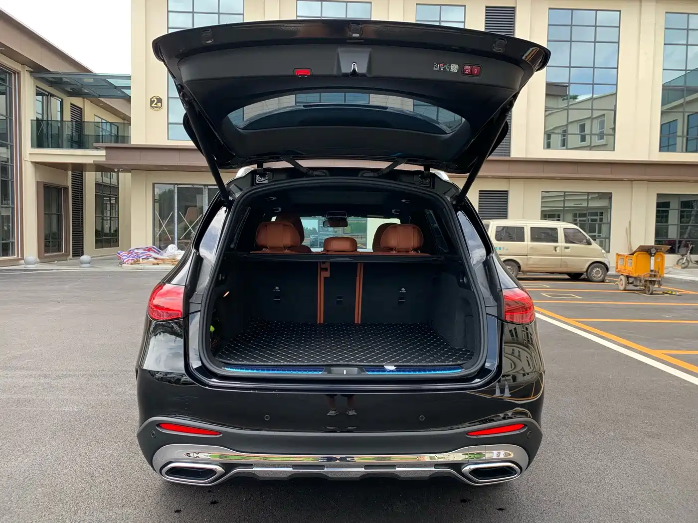 Mercedes-Benz GLC 2024 GLC 300 L 4MATIC Dynamic 5-seater фото 8