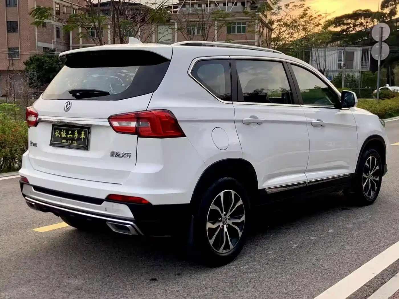 Dongfeng Fengxing Jingyi X5 2017 2017 1.6L Manual Luxury Model